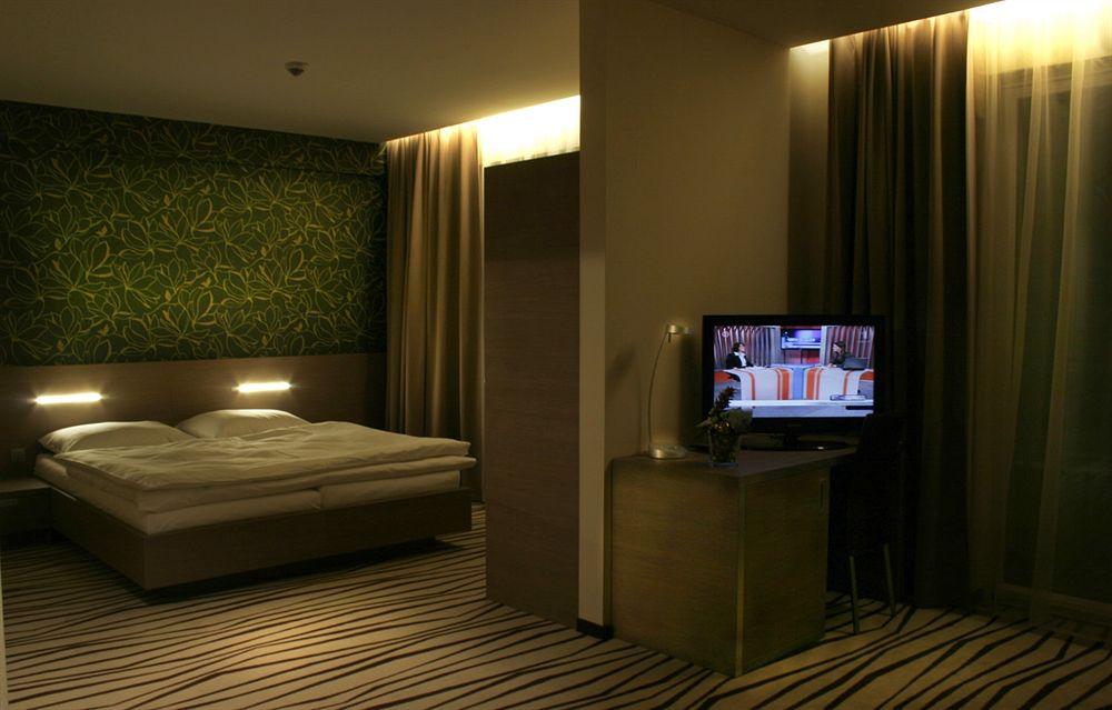 Hotel Ponteo - Activity Park Братислава Екстериор снимка