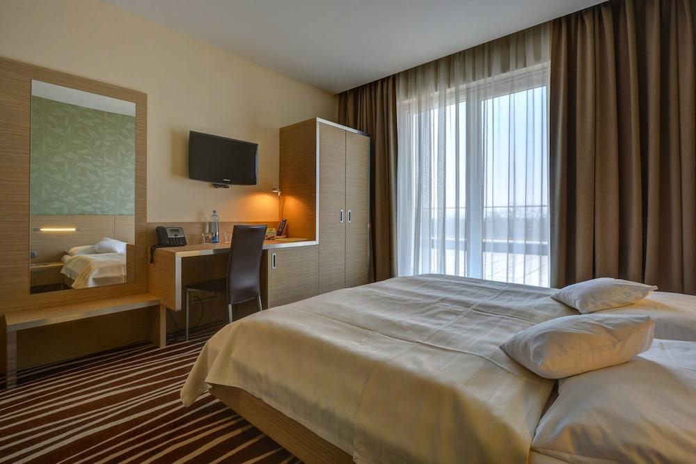 Hotel Ponteo - Activity Park Братислава Екстериор снимка