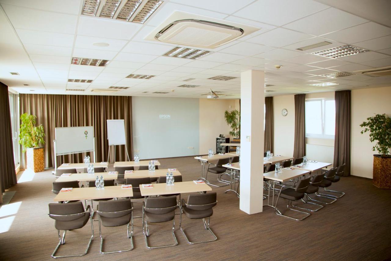 Hotel Ponteo - Activity Park Братислава Екстериор снимка