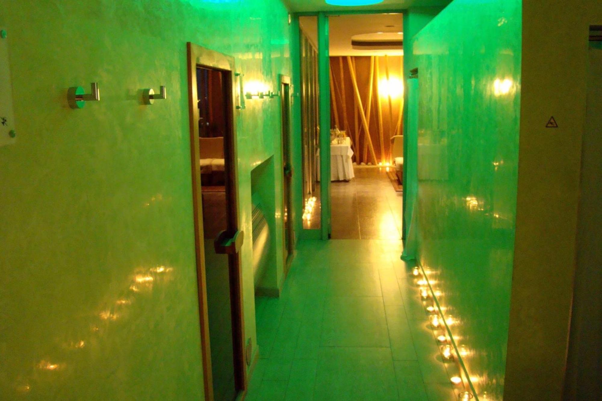 Hotel Ponteo - Activity Park Братислава Екстериор снимка