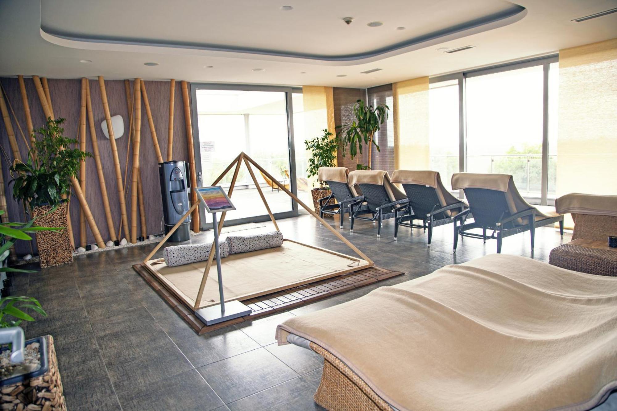Hotel Ponteo - Activity Park Братислава Екстериор снимка