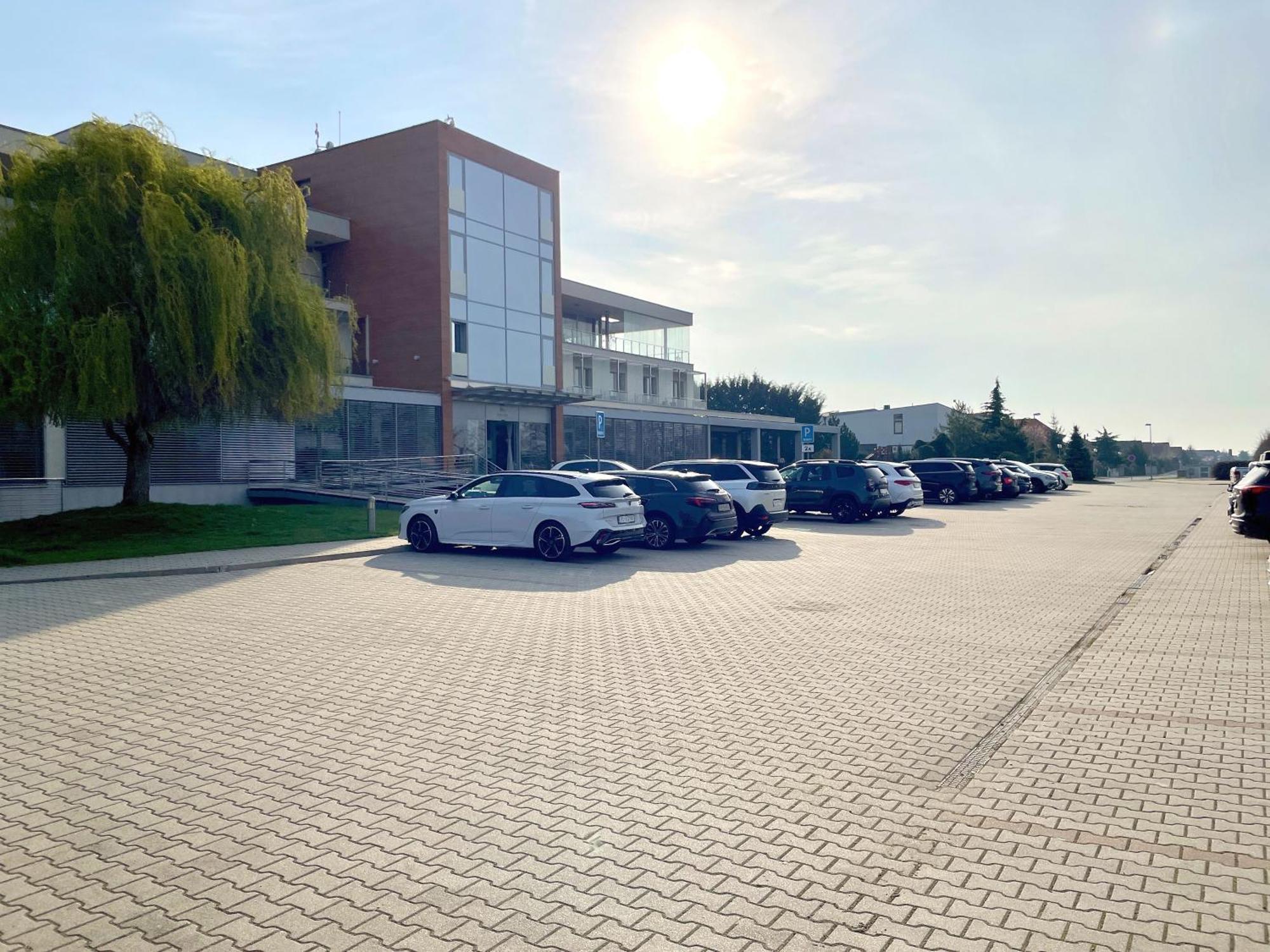 Hotel Ponteo - Activity Park Братислава Екстериор снимка
