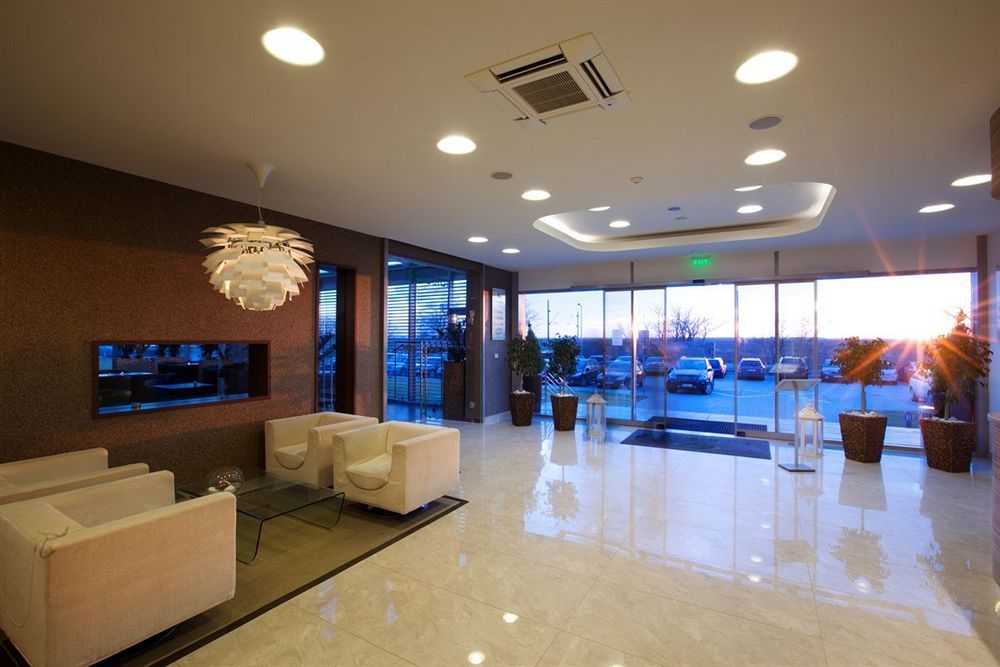 Hotel Ponteo - Activity Park Братислава Екстериор снимка