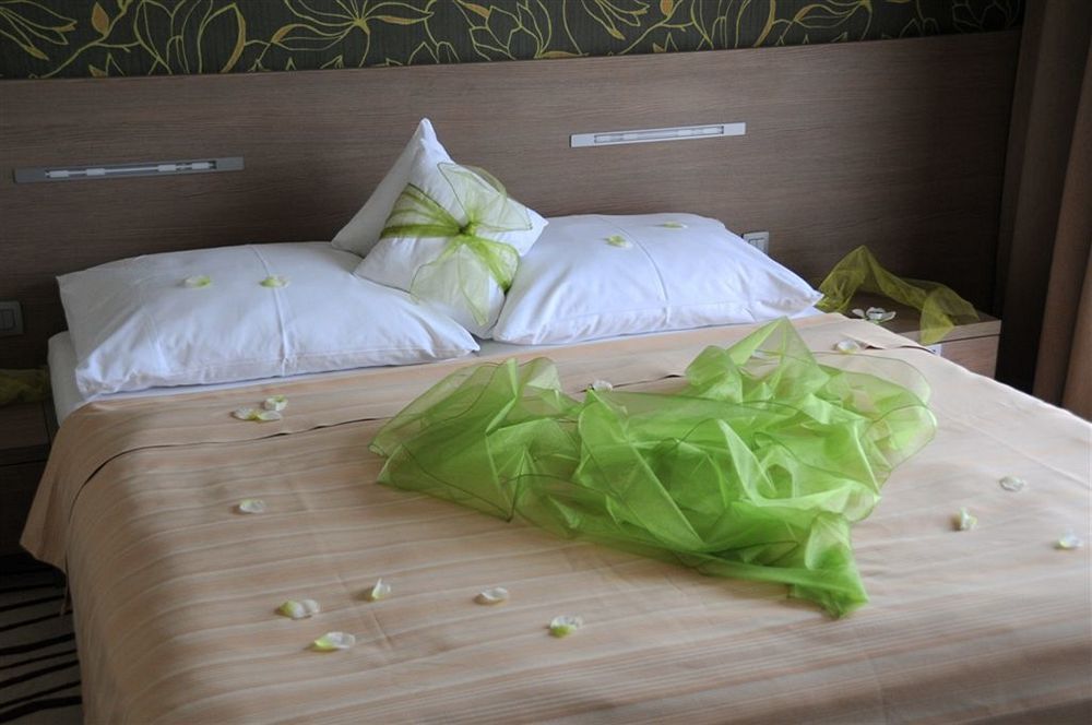 Hotel Ponteo - Activity Park Братислава Екстериор снимка